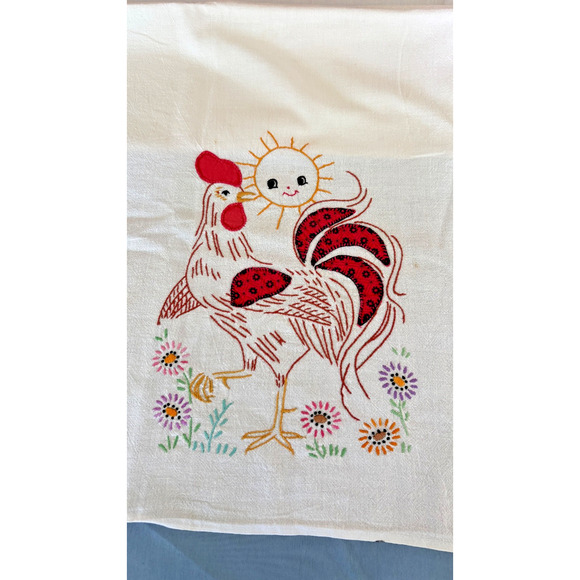 Vintage 1940s-50 SUNSHINE ROOSTER Hand-Embriodered Appliqué Tablecloth 36"x 34" - Picture 6 of 10